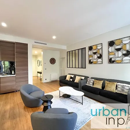 Urban Flat 119 - Spacious 5 Bedroom Flat In Apartment Paris