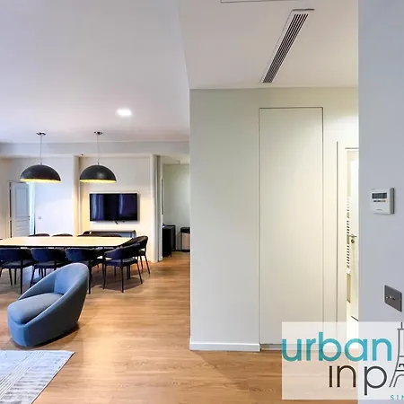 Urban Flat 119 - Spacious 5 Bedroom Flat In * Paris